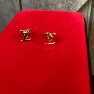 18karat gold earrings Louis Vuitton design